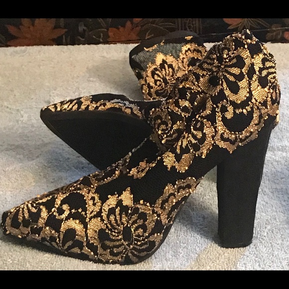 BOOTIES NWOB - Picture 3 of 4